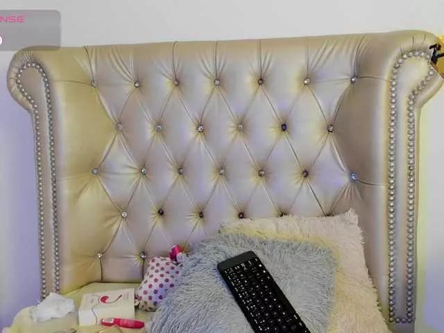 AlexaFoxy18 on BongaCams 
