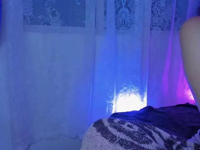 AlexaFoxy18 on BongaCams 