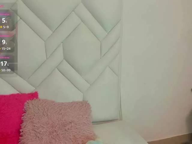 AlexaFoxy18 on BongaCams 