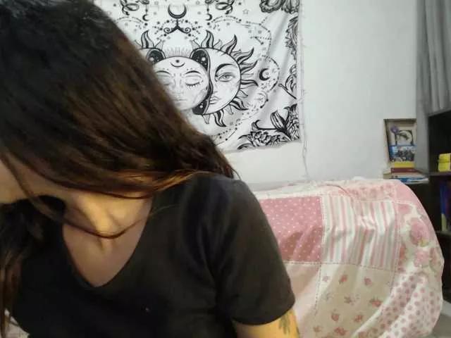 AlinaWoolf on BongaCams 