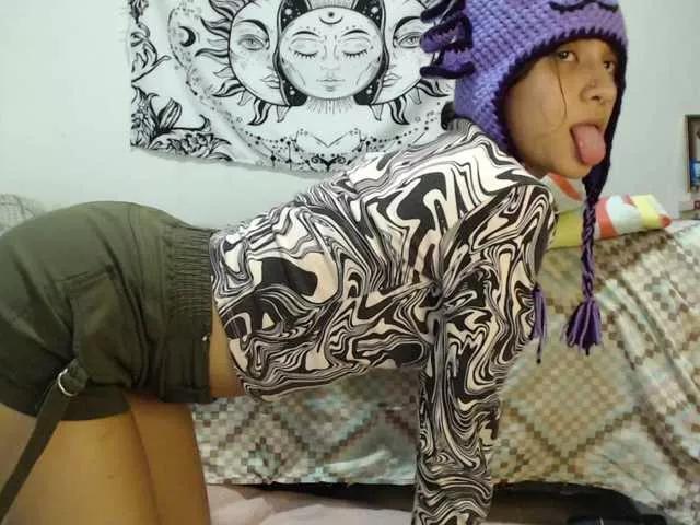 AlinaWoolf on BongaCams 