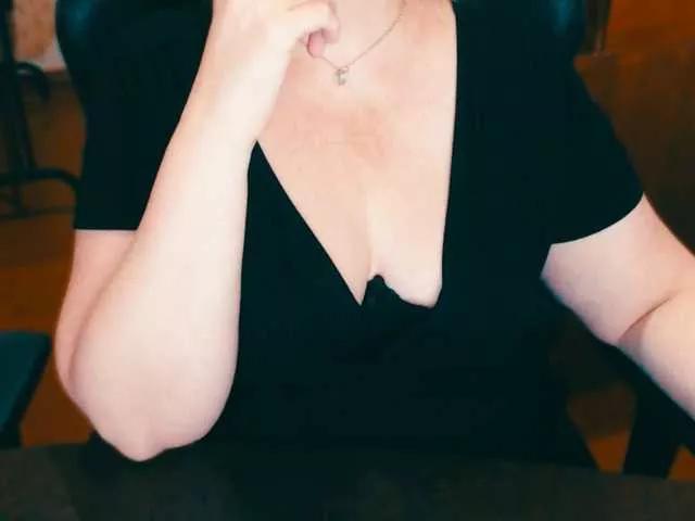 Alisa1917 on BongaCams 