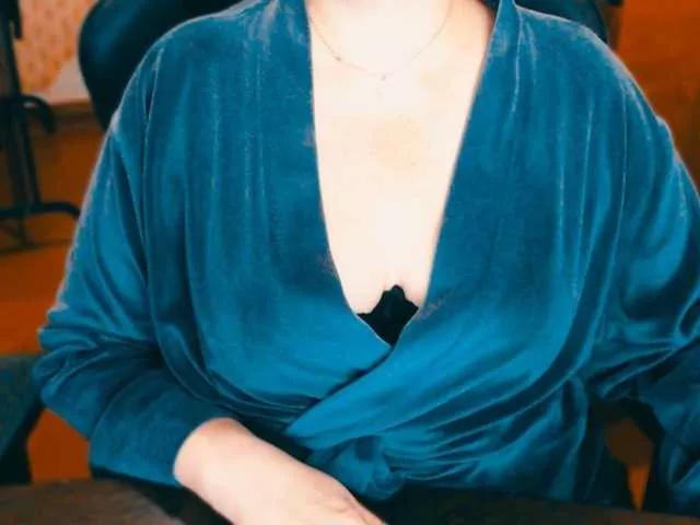 Alisa1917 on BongaCams 