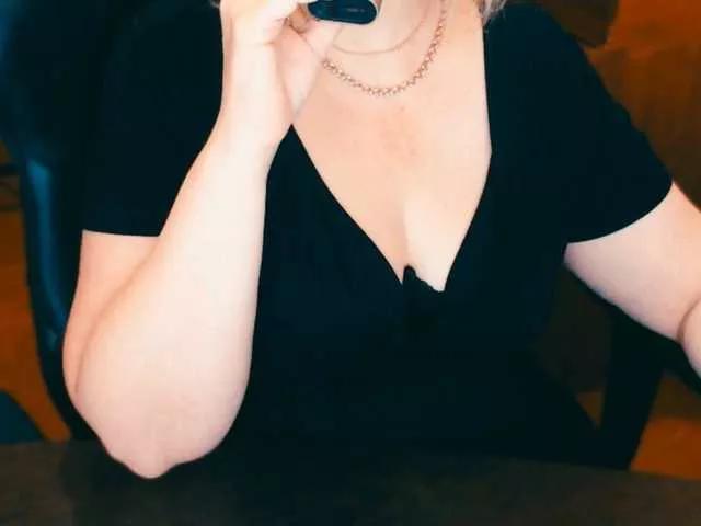 Alisa1917 on BongaCams 