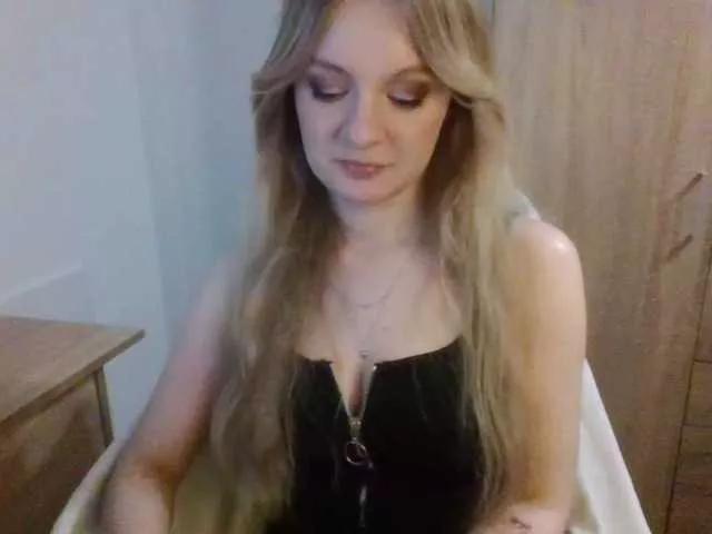 AlmaNatural on BongaCams 