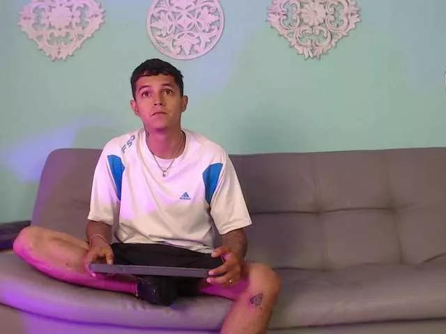 AmbarAndJhostinn on BongaCams