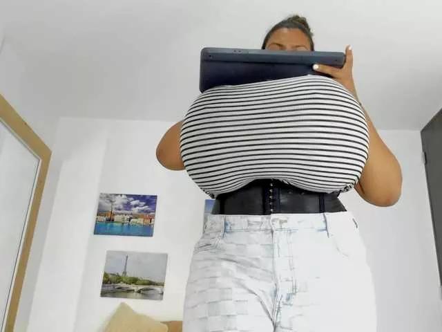 bigmom-22 on BongaCams 