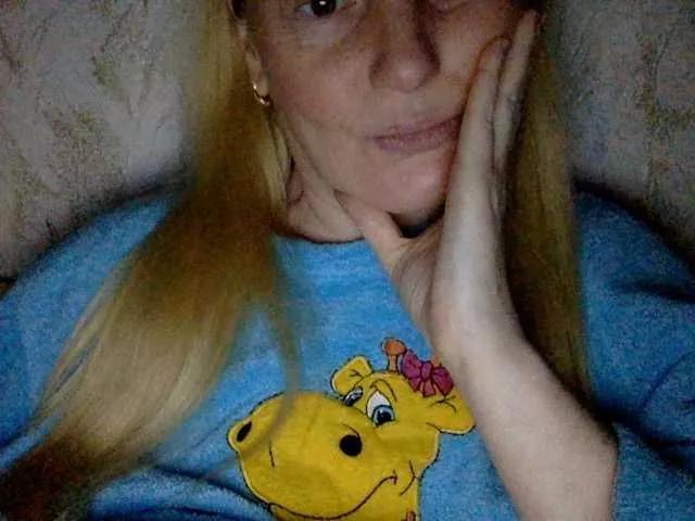 BlondyVio on BongaCams 