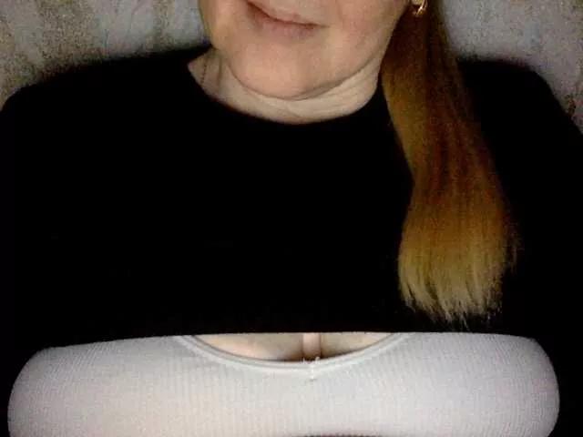 BlondyVio on BongaCams 