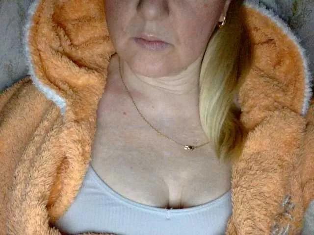 BlondyVio on BongaCams 