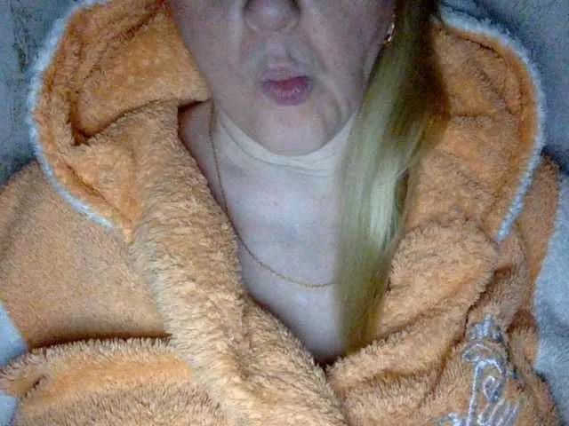 BlondyVio on BongaCams 
