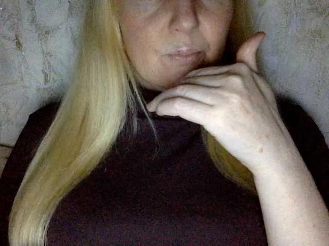 BlondyVio on BongaCams 