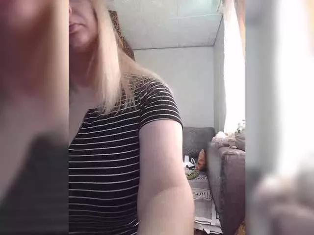 BustyBlondy on BongaCams 