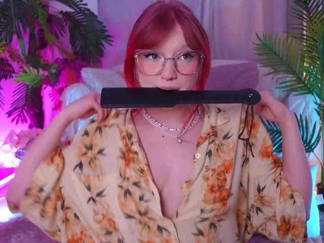 CrazyWine on BongaCams 
