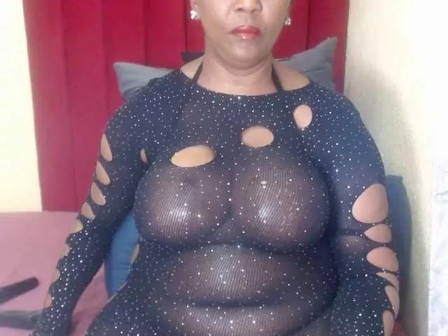 CreamyBum on BongaCams 