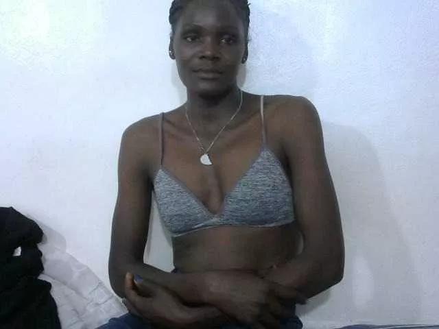 Creamypussie on BongaCams
