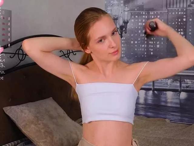 CrimsonAura on BongaCams 