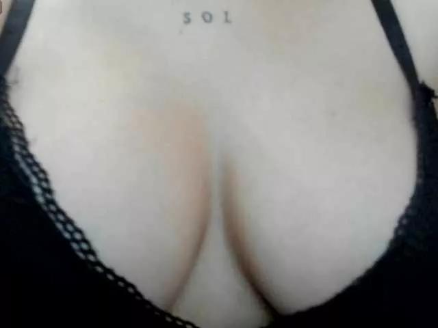 Crystal-co on BongaCams 