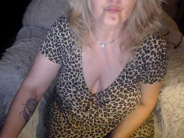 DivineBlond on BongaCams 