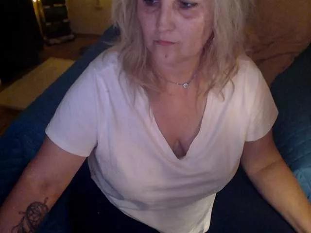 DivineBlond on BongaCams 