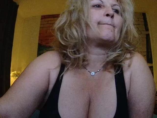 DivineBlond on BongaCams 