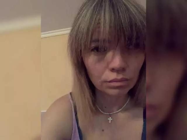 Ella-Pearlie on BongaCams 