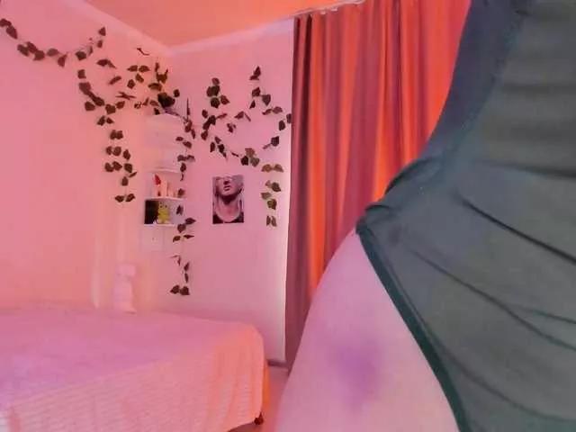 Emily-relish on BongaCams 