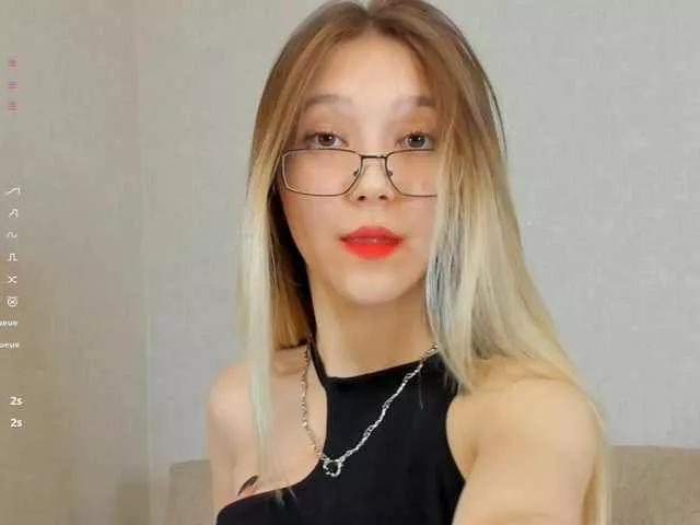 FloraMoonlight on BongaCams 