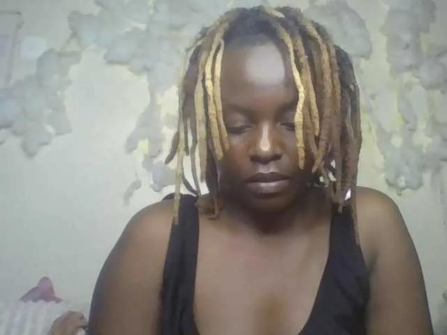 freakcurvy8 from BongaCams