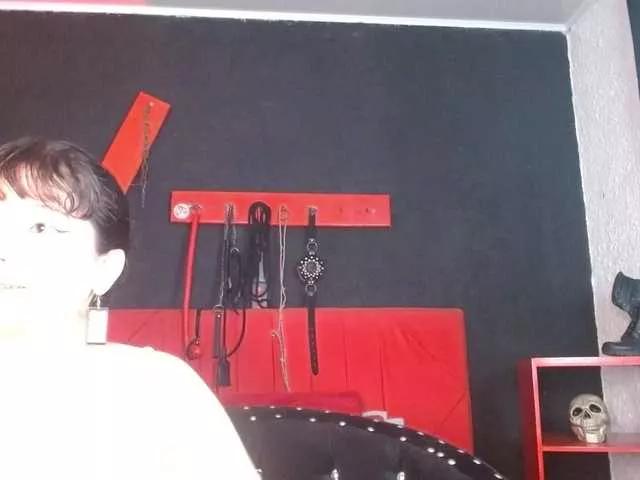 HairyValeri on BongaCams 