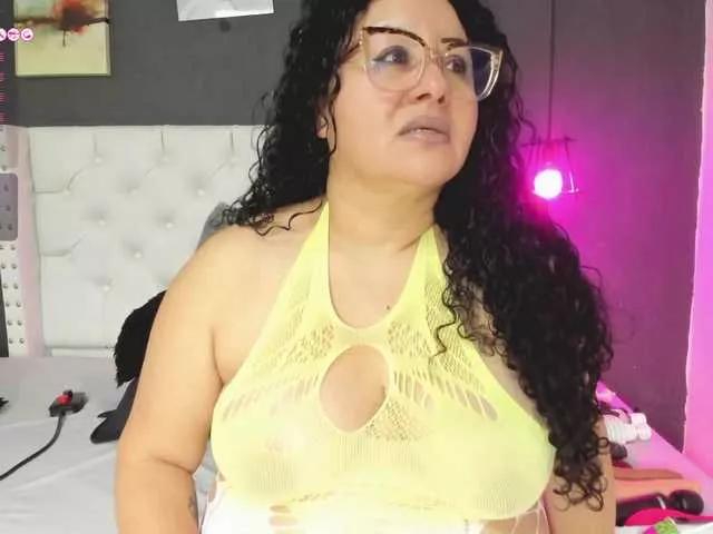 hazel-milf on BongaCams 