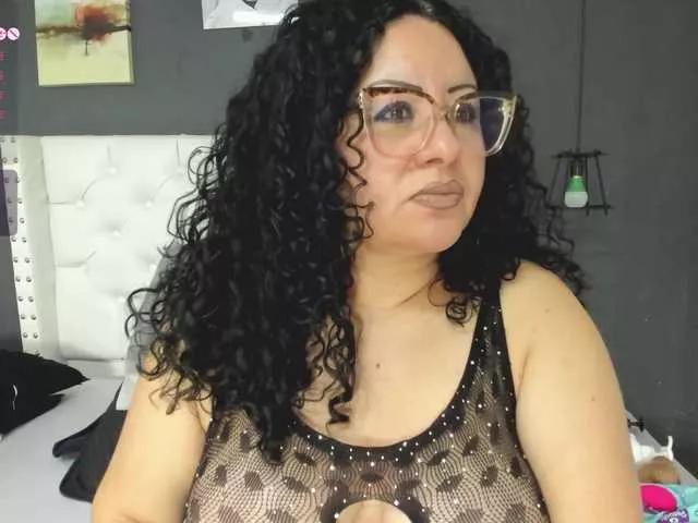 hazel-milf on BongaCams 
