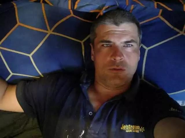 Hotnsexy4037 on BongaCams