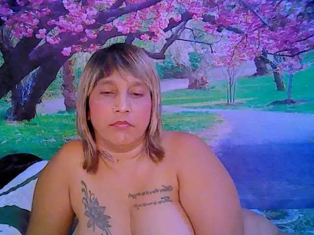 indianroxy on BongaCams 