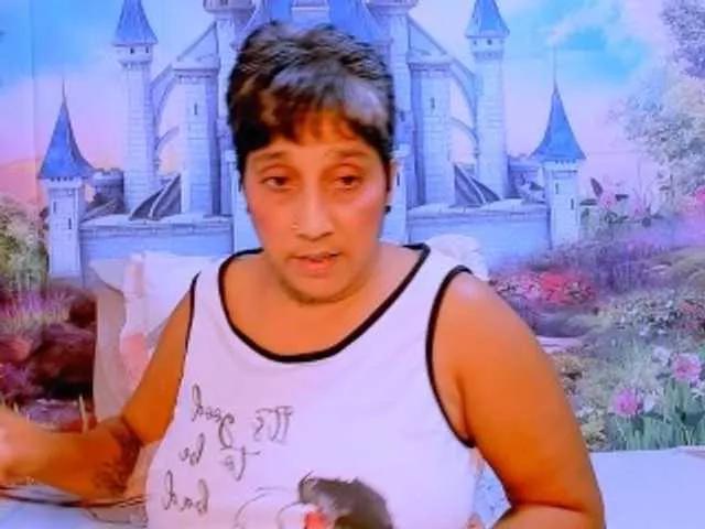 indianroxy on BongaCams 