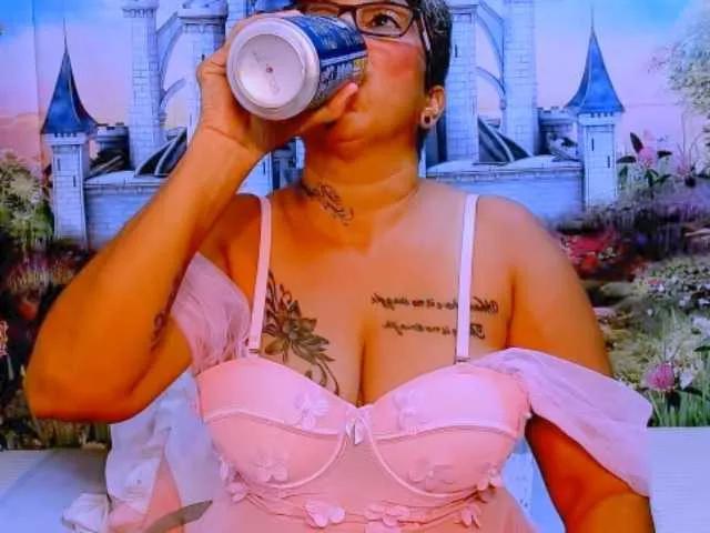 indianroxy on BongaCams 