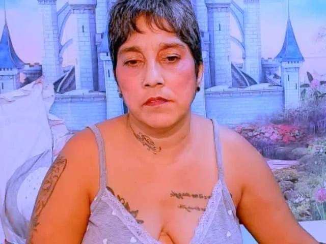 indianroxy on BongaCams 