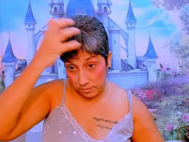 indianroxy on BongaCams 