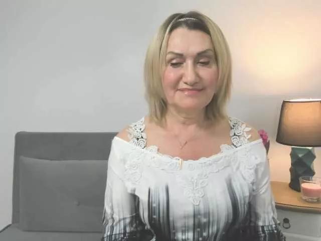 IsabellaExperienced on BongaCams 
