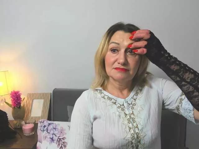 IsabellaExperienced on BongaCams 