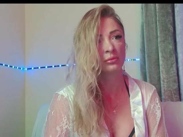 Izabelle02 on BongaCams 