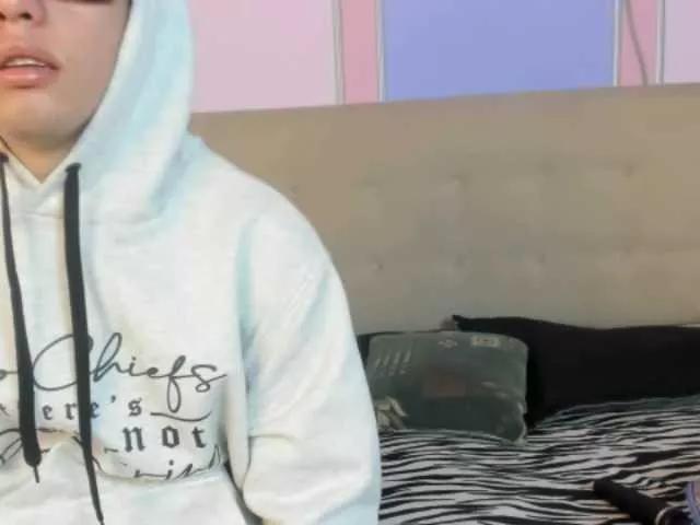 JacksonnScarlett on BongaCams 