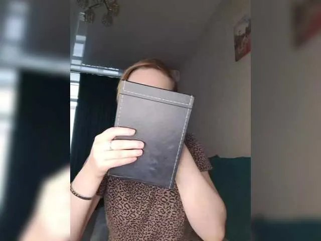 Offline Juliberry1 on BongaCams