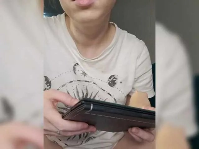 Offline Juliberry1 on BongaCams