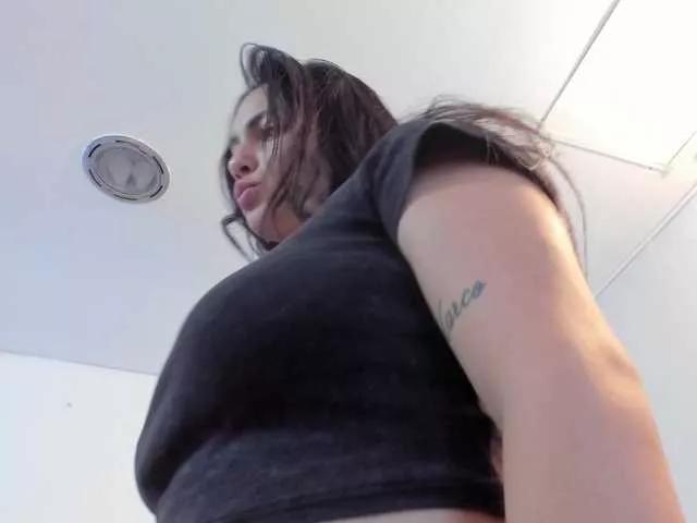 kareena-basu on BongaCams 