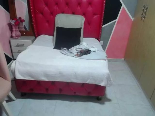 Offline Karoline-lov3 on BongaCams