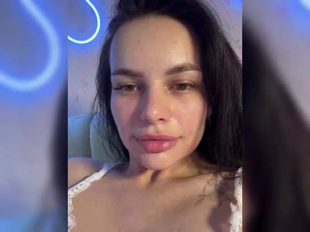 Offline Klubnika13 on BongaCams