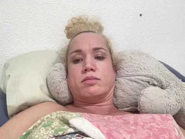 Latinasexy4 on BongaCams 