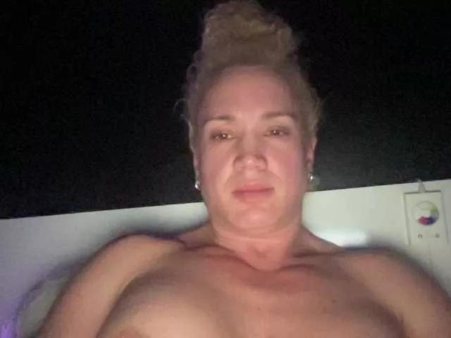 Latinasexy4 on BongaCams 