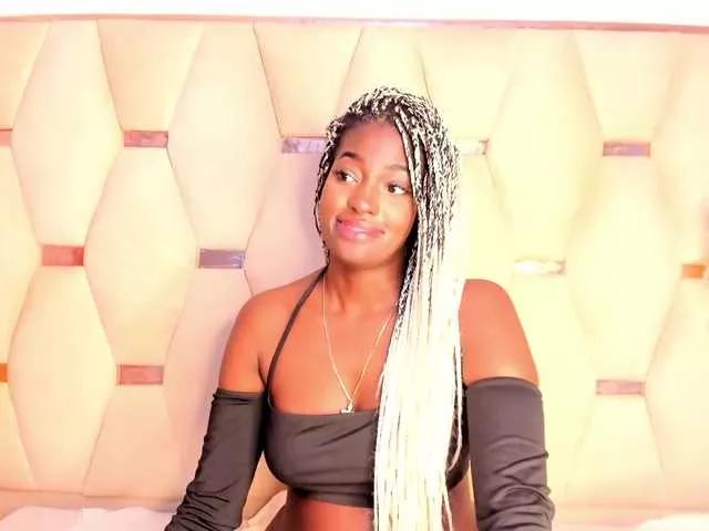 lauraalucii on BongaCams 
